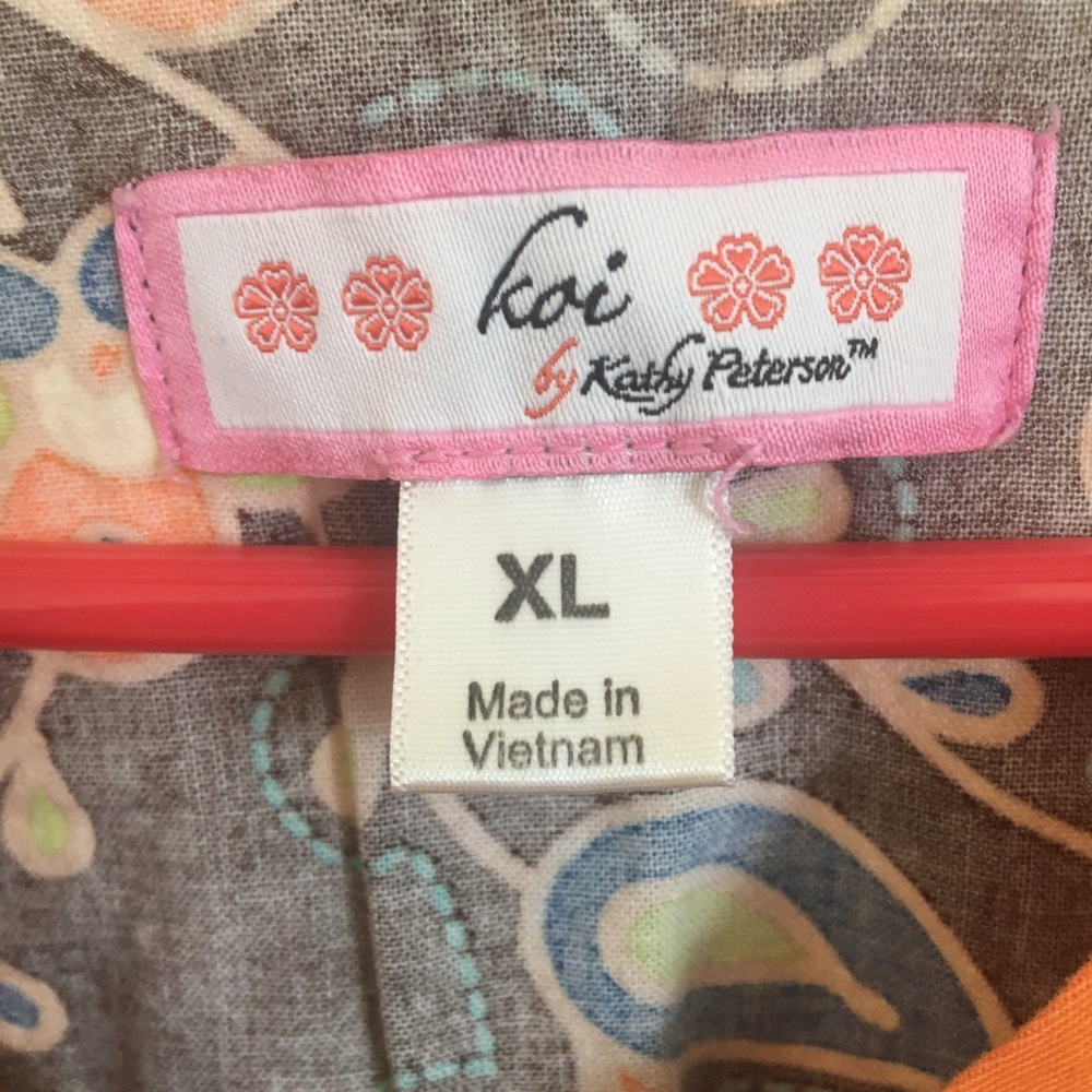 🟢BOGO FREE🟢 Scrub Top - Picture 3 of 4
